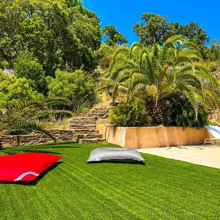 4 Chambres Avec Piscine Vue Mer Proche Plage De Bormes-les-Mimosas